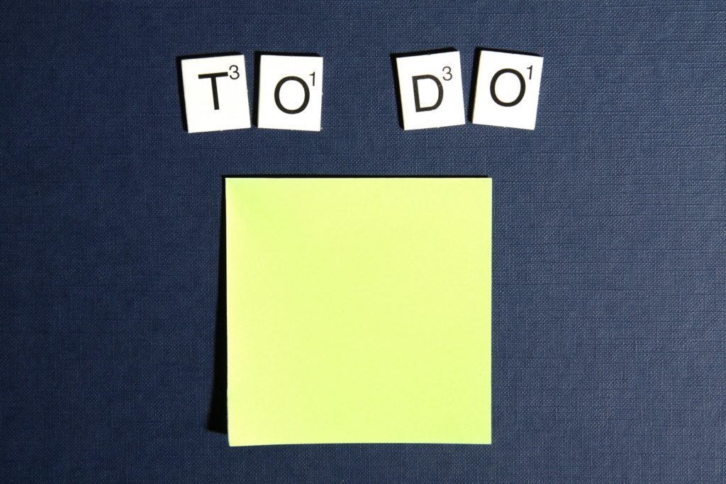 a sticky note as a to do list for time management